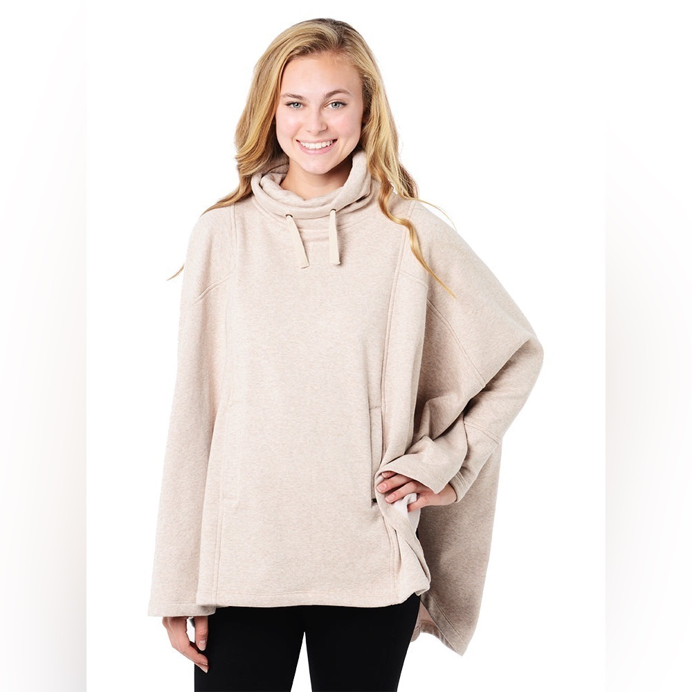 UGG Gray Women's Cozy Poncho in M/L —in gorgeous condition!